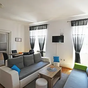 https://odeon-apartment-and-rooms.primorje-gorskikotar.com