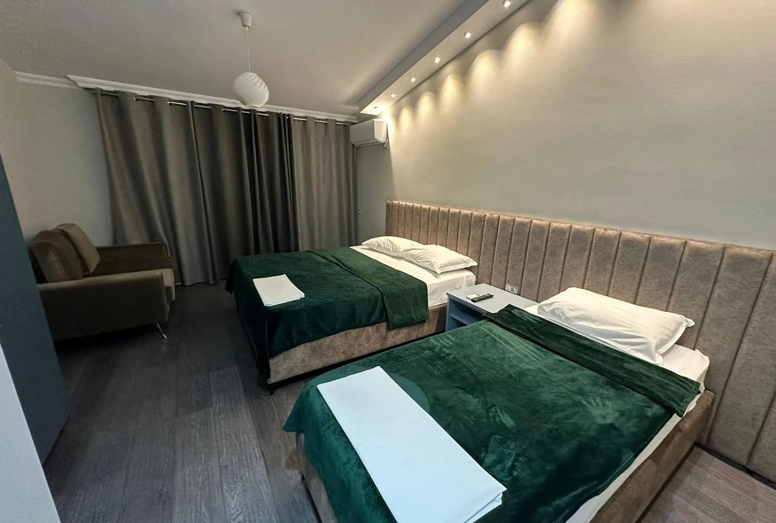 Eden Hotel Тирана 3*,